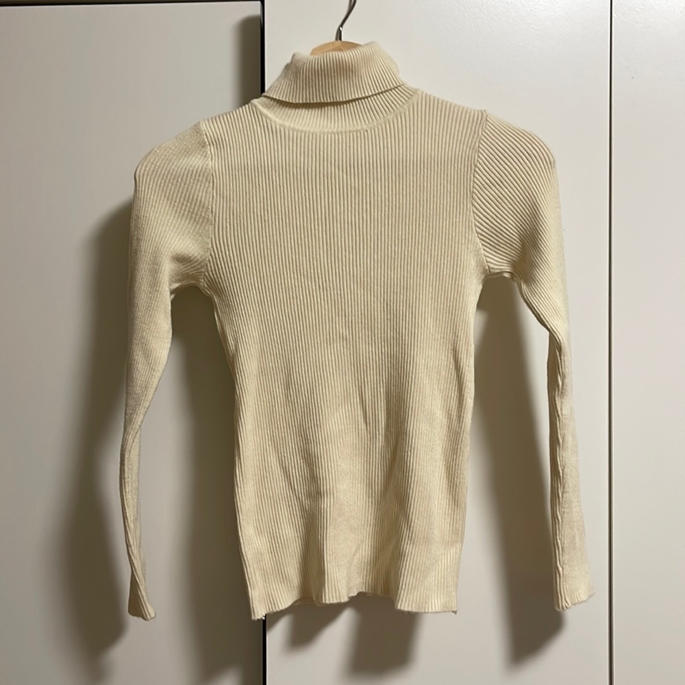 Yesstyle one size cream turtle neck- Never worn